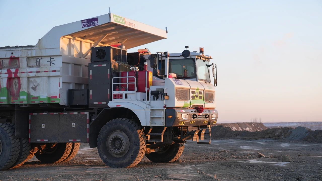 《三十萬度電》高燃上映!宇通礦卡成就雪國新傳奇 《三十萬度電》高燃上映!宇通礦卡成就雪國新傳奇