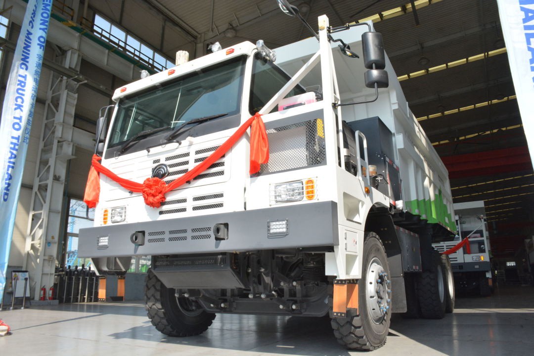 鋪就出海新藍圖！宇通純電礦卡批量交付泰國龍頭水泥企業