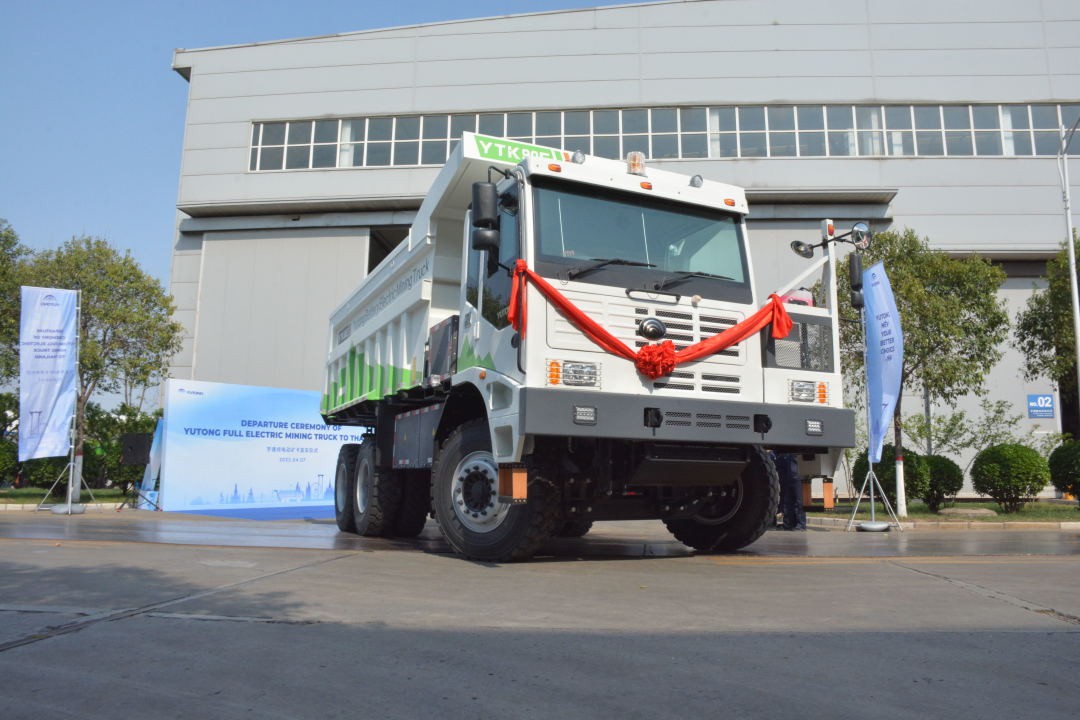 鋪就出海新藍圖！宇通純電礦卡批量交付泰國龍頭水泥企業